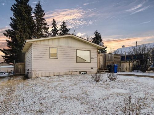 4407 47 Street, Home with 3 bedrooms, 1 bathrooms and 2 parking in Spirit River AB | Card Image