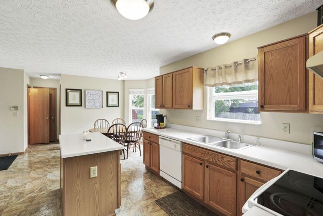 8537 Wildomar Ave, House other with 3 bedrooms, 3 bathrooms and null parking in Reynoldsburg OH | Image 12