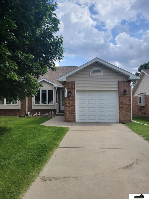 2509 Hollyhock Cir, Lincoln, NE, 68521-4709 | Card Image
