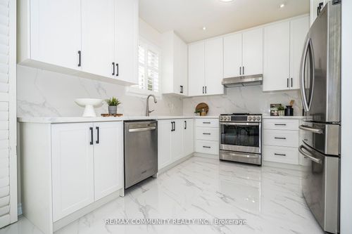 7 Cragg Cres, Ajax, ON, L1T0E4 | Card Image