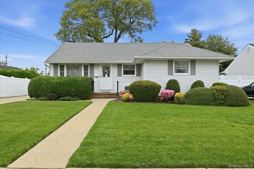3903 Lincoln St, Seaford, NY, 11783-2115 | Card Image