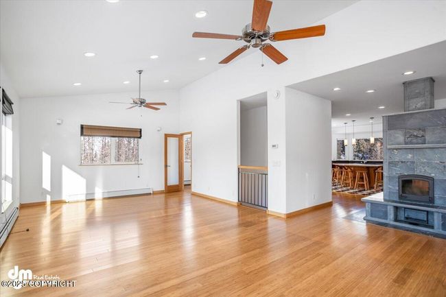 18 Living Room | Image 19