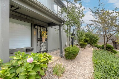 32-500 Laketower Dr, Lexington, KY, 40502-2677 | Card Image