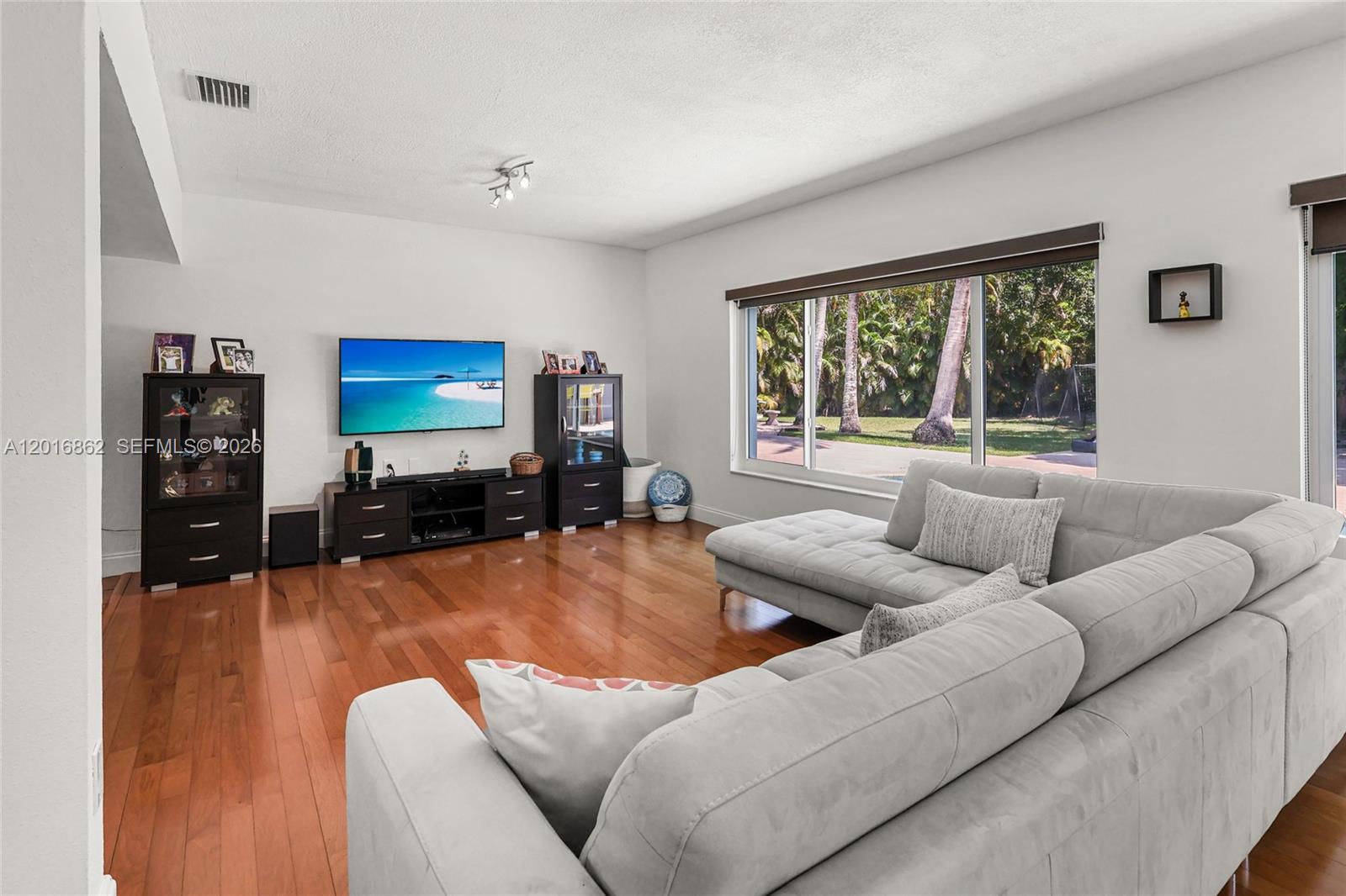 Residential in Pinecrest 3