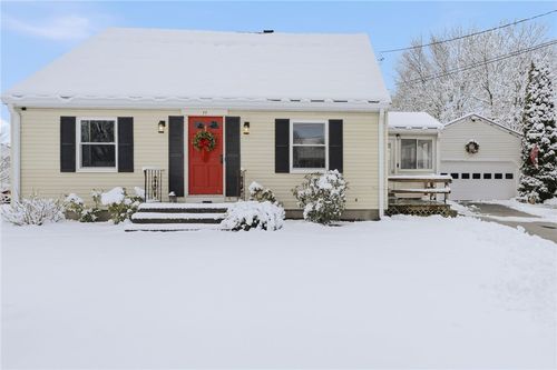 11 Gladding St, Bristol, RI, 02809-3913 | Card Image