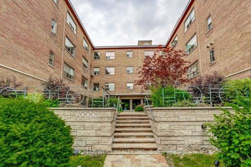 203-2000 Bloor St W, Toronto, ON, M6P3L2 | Card Image