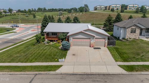 4432 Overland Rd, Bismarck, ND, 58503-8831 | Card Image
