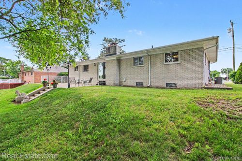 1347 E Square Lake Rd, Troy, MI, 48085-3325 | Card Image
