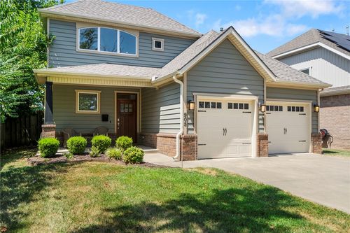 905 N Main St, Bentonville, AR, 72712-4822 | Card Image