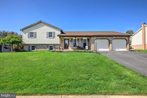 916 Dawn Ave, Ephrata, PA, 17522-1340 | Card Image