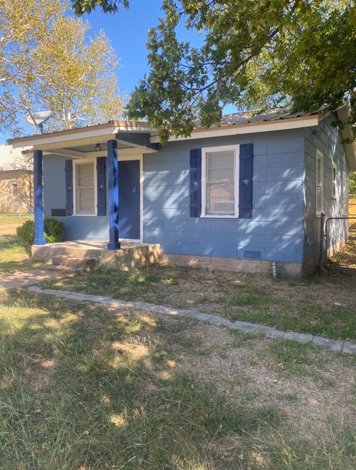 225 E Reynosa Ave, De Leon, TX, 76444-1939 | Card Image