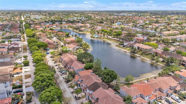 16628 Sw 47 Th Ter, Townhouse with 3 bedrooms, 3 bathrooms and null parking in Miami FL | Image 27