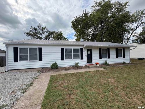 805 N Reel Ave, Salem, IL, 62881-1100 | Card Image