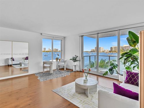 apt-324-1000 West Ave, Miami Beach, FL, 33139-4716 | Card Image