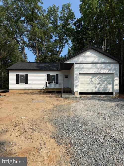 105 Circle Ln, COLONIAL BEACH, VA, 22443-3105 | Card Image