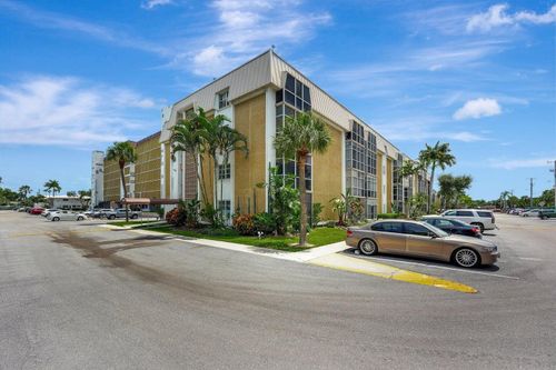 apt-205-3040 Ne 16th Ave, Oakland Park, FL, 33334-5252 | Card Image