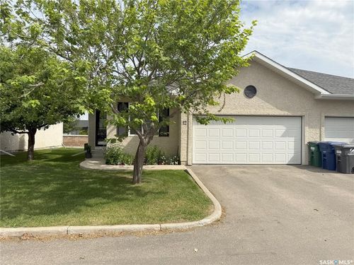 12-110 Banyan Cres, Saskatoon, SK, S7V1G7 | Card Image