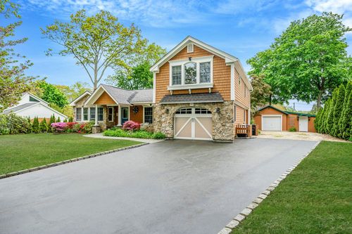 81 Wylde Rd, Mount Sinai, NY, 11766-2404 | Card Image