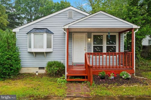 8615 Myrtle Ave, BOWIE, MD, 20715-3733 | Card Image
