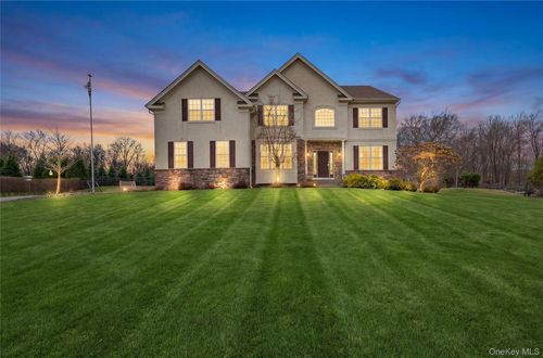 75 Luthien Forest Rd, New Windsor, NY, 12553 | Card Image