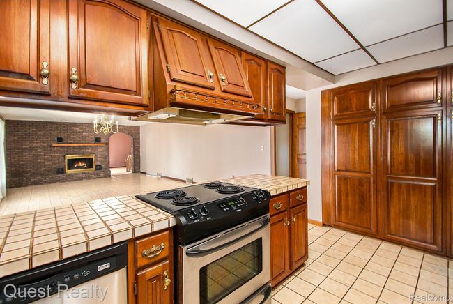 Kitchen | Image 12