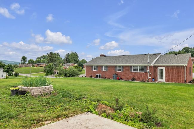 908 Middle Ave, House other with 3 bedrooms, 1 bathrooms and null parking in Marion VA | Image 6