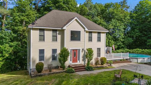 12 Lawrence St, Derry, NH, 03038-2220 | Card Image