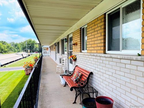 38-26965 Milford Rd, South Lyon, MI, 48178-9786 | Card Image