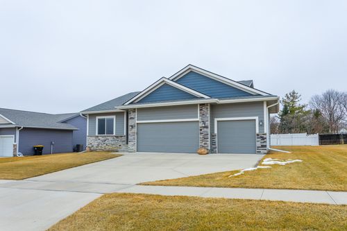 1105 Hunter Ct, Adel, IA, 50003-2217 | Card Image