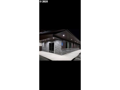 front-1535 Ne Miller St, McMinnville, OR, 97128-8471 | Card Image