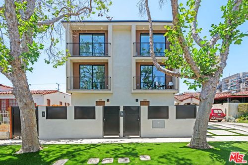 839 1/4 N Detroit St, Los Angeles, CA, 90046-7693 | Card Image