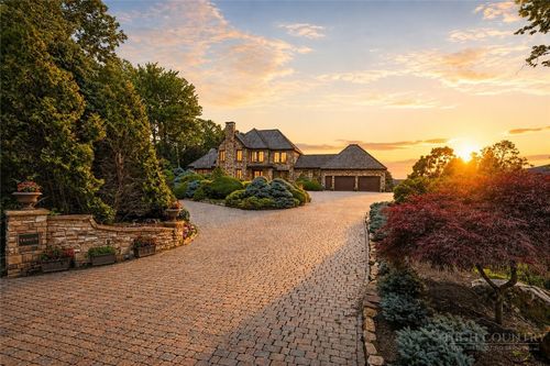 224 Chestnut Trl, Banner Elk, NC, 28604-6750 | Card Image