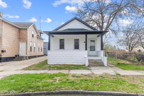 911 Vinton St, Toledo, OH, 43609-2445 | Card Image