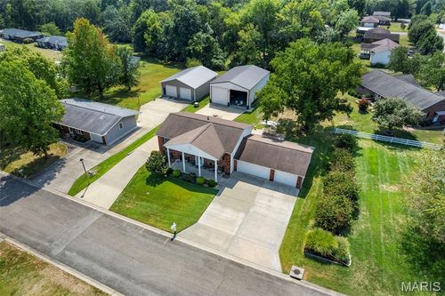 212 Lon Dell Dr, Chester, IL, 62233-2110 | Card Image