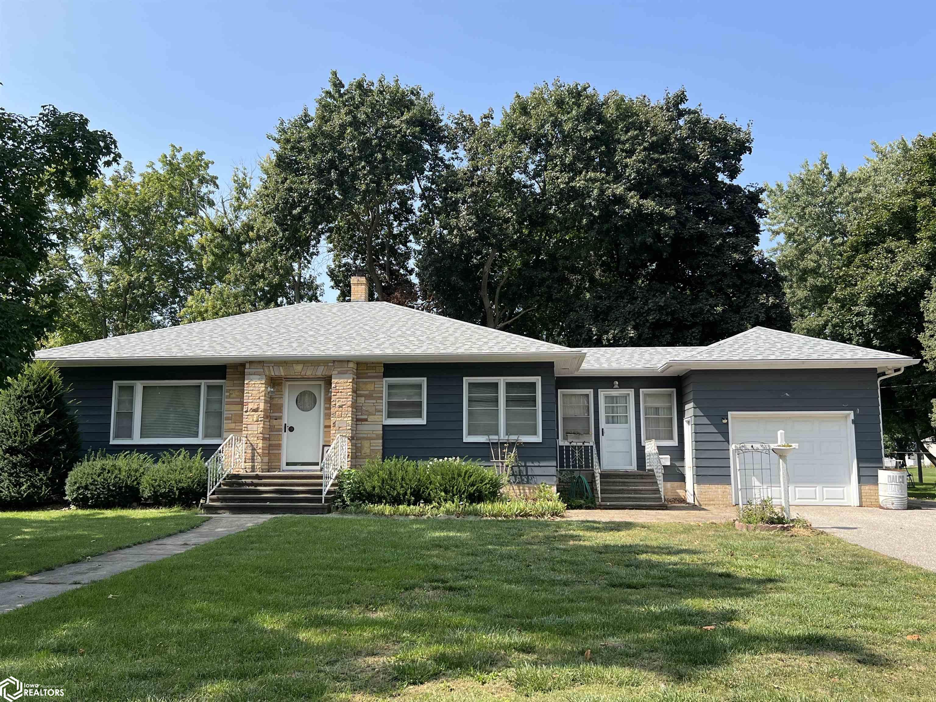 6th St, Humboldt, IA 50548