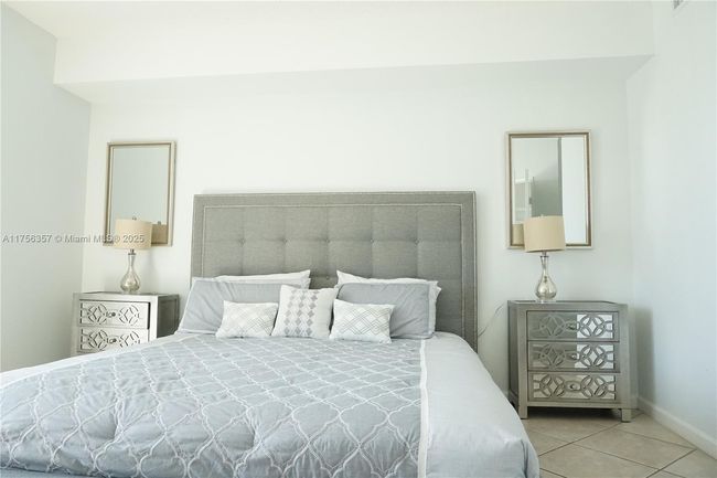 APT-606 - 17555 Atlantic Blvd, Condo with 2 bedrooms, 2 bathrooms and null parking in Sunny Isles Beach FL | Image 10