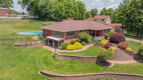 570 East St, East Palestine, OH, 44413-1615 | Card Image