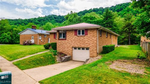 330 Patricia Ave, Weirton, WV, 26062-6127 | Card Image