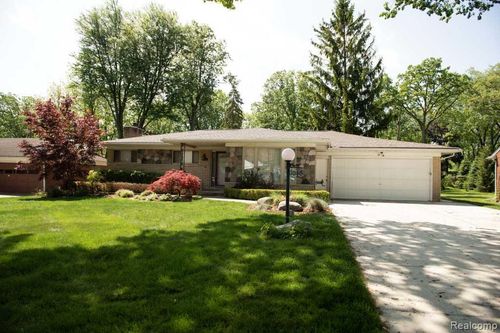 1040 Goodale Ave, Clawson, MI, 48017-1709 | Card Image
