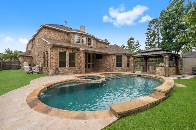 Pool and built in outdoor kitchen | Image 32
