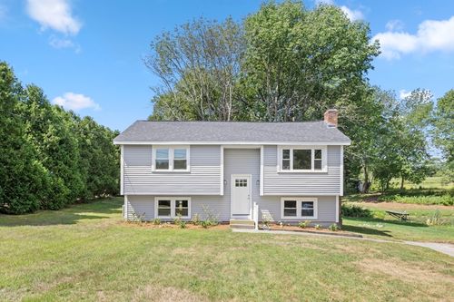 105 Birchwood Dr, Swansea, MA, 02777-2013 | Card Image