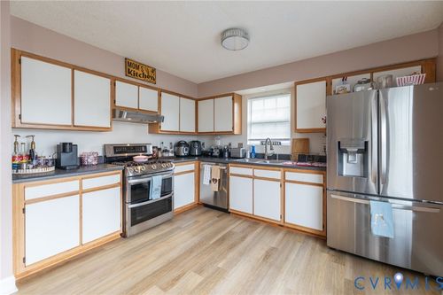 12351 Willow Oaks Ln, Wilsons, VA, 23894-2557 | Card Image