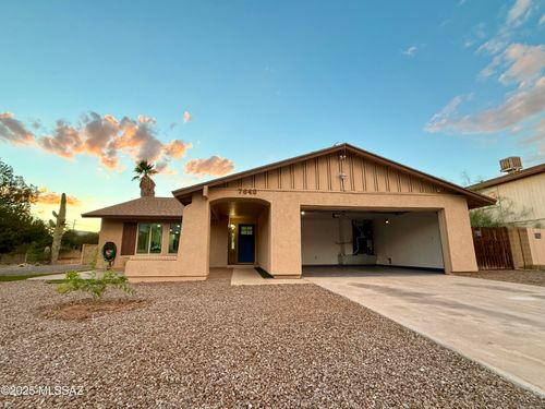 7640 S Camino Escarpado, Tucson, AZ, 85746-8318 | Card Image
