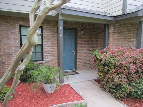 818 W Collins St, Denton, TX, 76201-7175 | Card Image