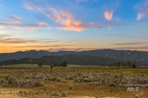 12 River St, Cascade, ID, 83611 | Card Image