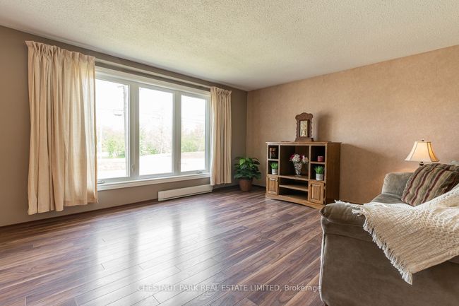 2537 3rd Ave E, House other with 3 bedrooms, 2 bathrooms and 5 parking in Owen Sound ON | Image 5