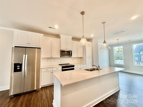 36-2013 Clarksdale Dr, Charlotte, NC, 28206-4059 | Card Image