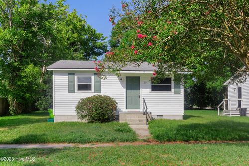 304 N B St, Bridgeton, NC, 28519-1028 | Card Image