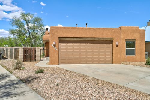 321 La Chamisal Ln Nw, Los Ranchos, NM, 87107-6256 | Card Image