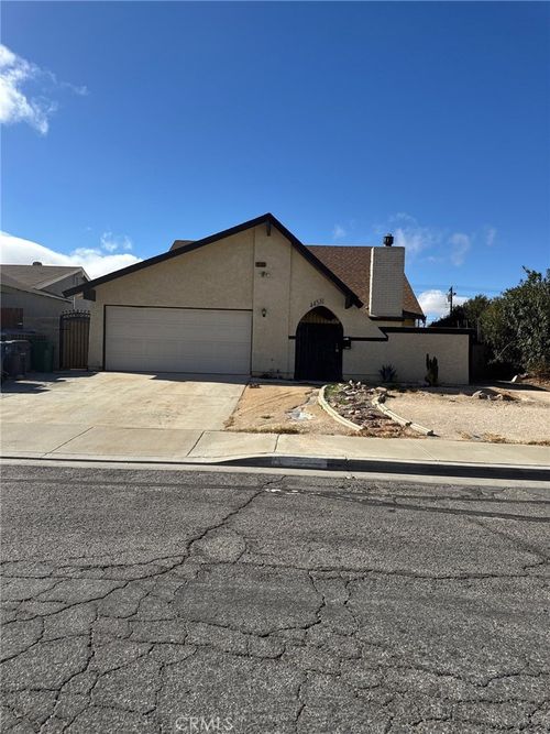 44531 Gillan Ave, Lancaster, CA, 93535-3329 | Card Image